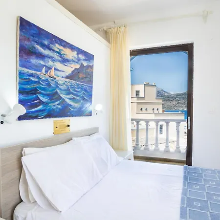 P I G A D I A B A Y Karpathos